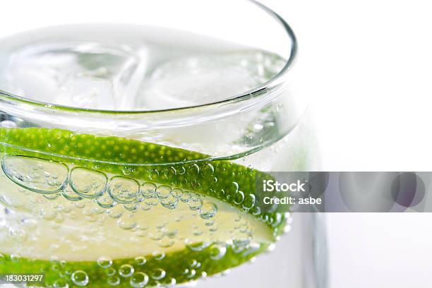 Soda Lime Primo Piano - Fotografie stock e altre immagini di Acqua tonica - Acqua tonica, Acqua, Acqua potabile