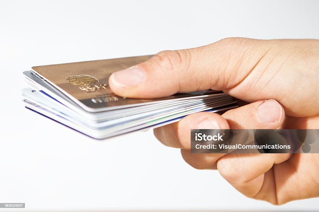Mão com pilha de cartões de crédito. - Royalty-free Cartão de Crédito Foto de stock
