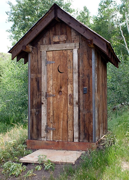 Old wooden outhouse in the outdoors Bathroom in the colorado rocky mountains Outhouse stock pictures, royalty-free photos & images
