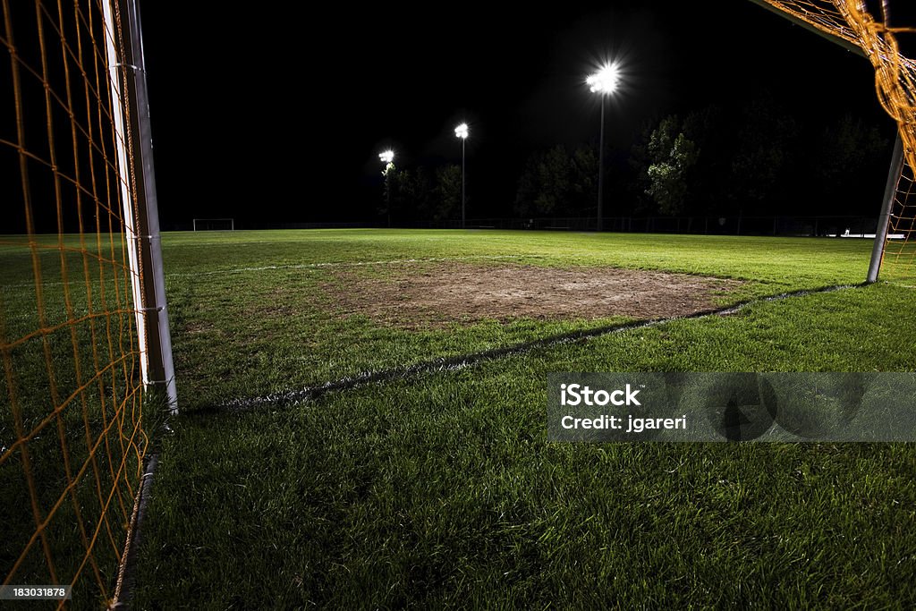 Campo de fútbol en la noche - Foto de stock de Aire libre libre de derechos