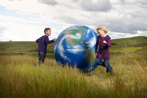 istock Children and the world 183031910
