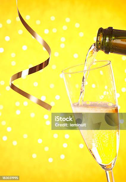 Champagne E Celebrazione - Fotografie stock e altre immagini di Alchol - Alchol, Attrezzatura per illuminazione, Bibita