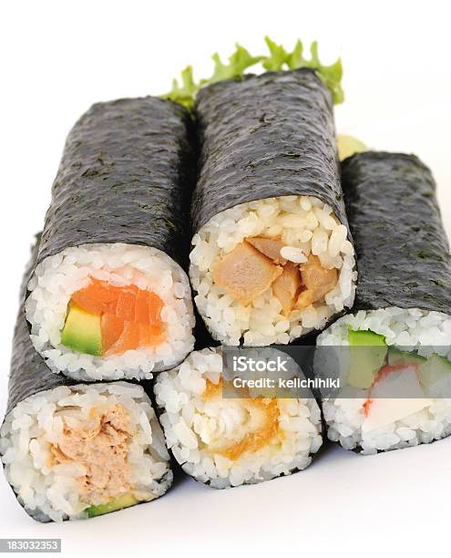 Rolos De Sushi - Fotografias de stock e mais imagens de Abacate - Abacate, Alimentação Saudável, Almoço