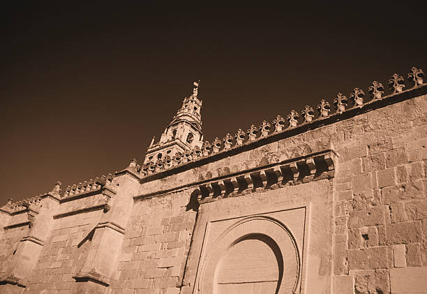 cathedral, mezquita de córdoba, espanha - mosque europe part of day - fotografias e filmes do acervo