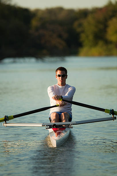 sculling 운동가형 rower 스포츠 조정 항해를 베셀 호수를 - individual event 뉴스 사진 이미지