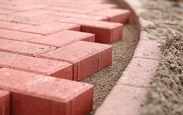 novo caminho de vermelho de blocos de pavimentação - driveway brick paving stone interlocked imagens e fotografias de stock