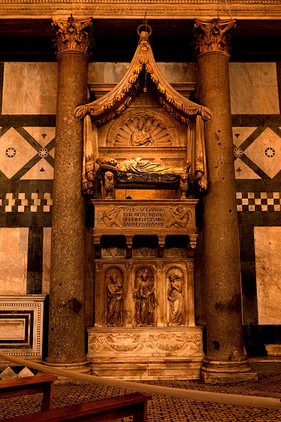 istock Tomb in the Florence Baptistery 183035050