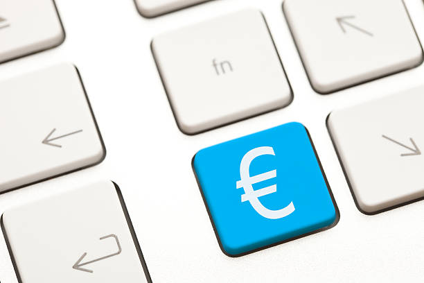 símbolo de euro tecla de ordenador - euro symbol currency internet computer keyboard fotografías e imágenes de stock