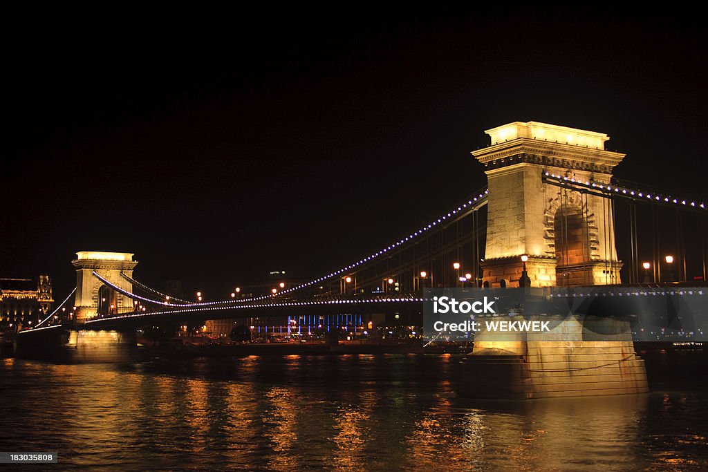 Szechenyi チェーンやドナウ川の橋 - つながりのロイヤリティフリーストック�フォト