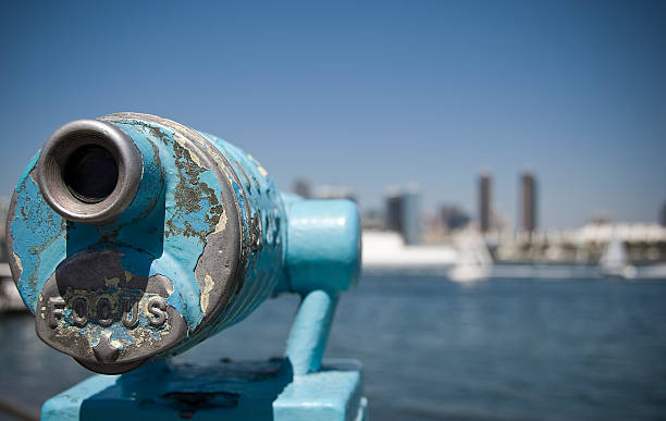 горизонт сан-диего с видом на водную гладь - san diego bay san diego california skyline waterfront стоковые фото и изображения