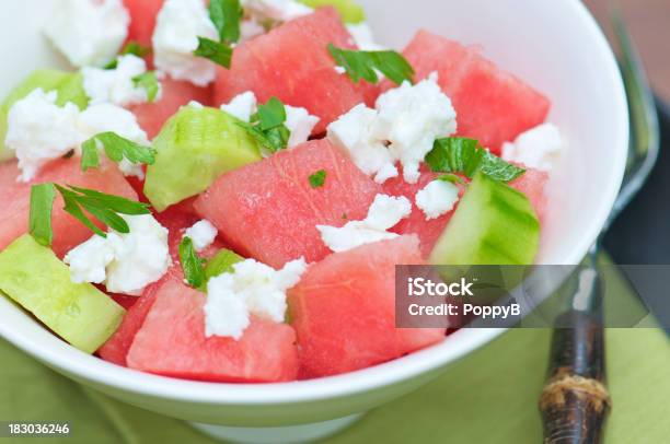 Erfrischende Sommersalat Mit Wassermelone Und Gurken Stockfoto und mehr Bilder von Salat - Speisen
