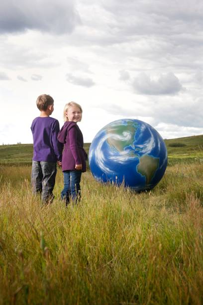 istock Children and the earth 183036836