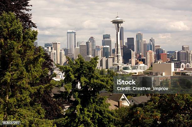 Photo libre de droit de La Ville De Seattle Dans Létat De Washington banque d'images et plus d'images libres de droit de Pacific Science Centre - Pacific Science Centre, Arbre, Bâtiment public