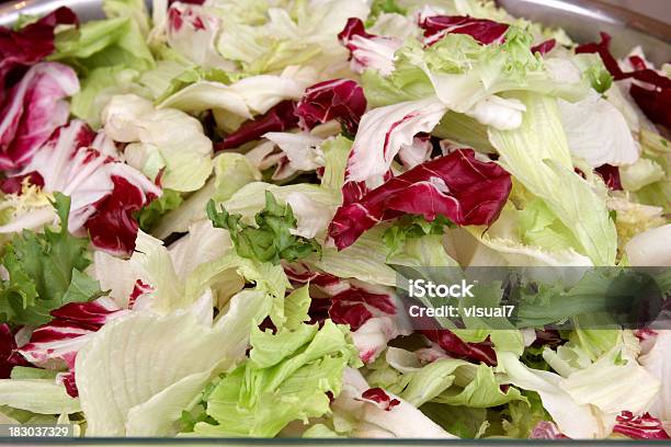 Foto de Fresco Salada De Folhas Lençóis Macios e mais fotos de stock de Alface - Alface, Alimentação Saudável, Alimento básico