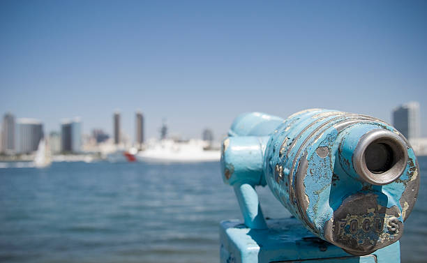 горизонт сан-диего с видом на водную гладь - san diego bay san diego california skyline waterfront стоковые фото и изображения