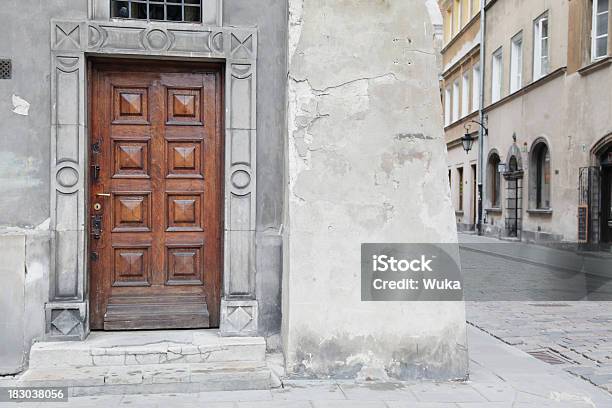 Zamknięte Drzwi W Old Town - zdjęcia stockowe i więcej obrazów Architektura - Architektura, Asfalt, Bez ludzi