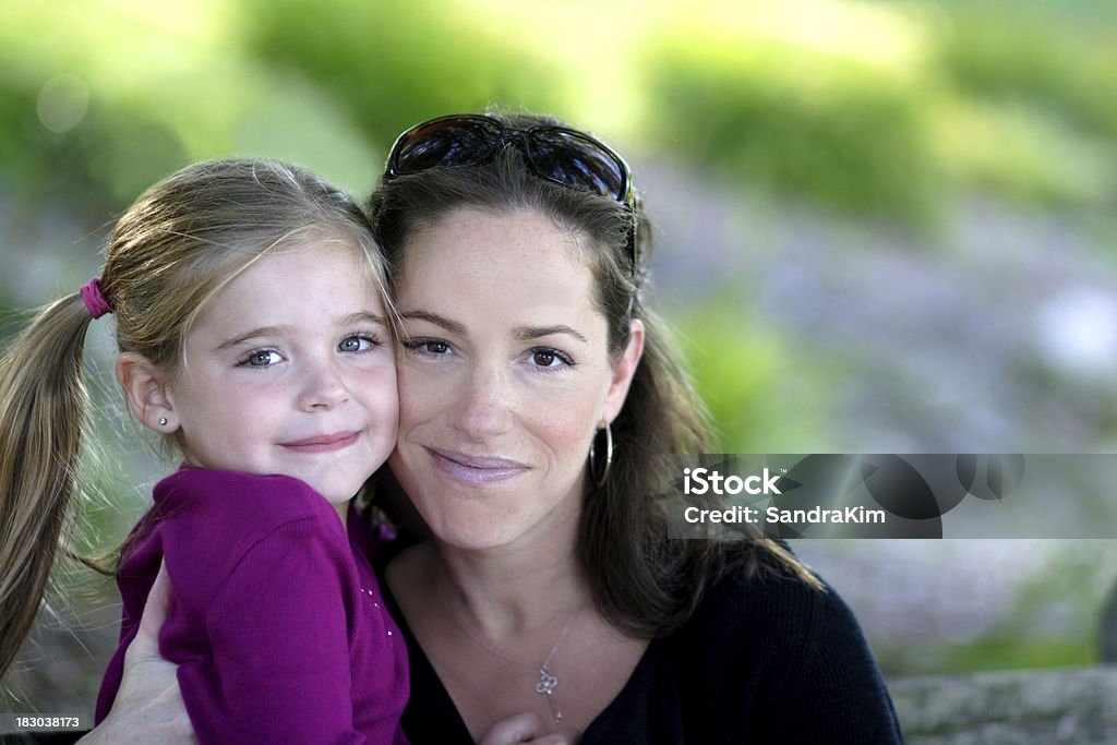 Giovane Madre e figlia - Foto stock royalty-free di 4-5 anni