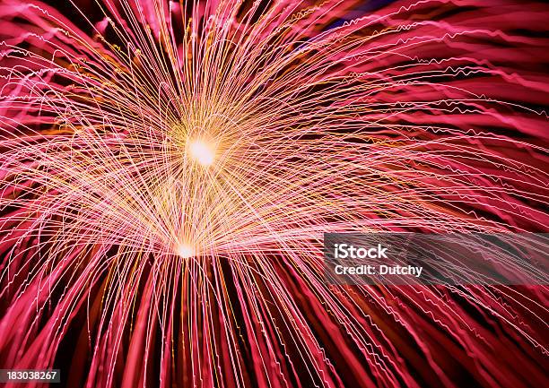 Closeup De Fogo De Artifício Mágico - Fotografias de stock e mais imagens de Abstrato - Abstrato, Amarelo, Ano novo