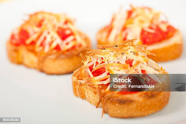 Crostini - Fotografie stock e altre immagini di Alla griglia - Alla griglia, Antipasto misto, Bruschetta