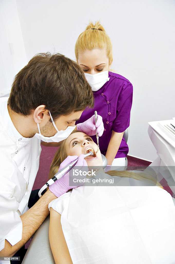 Визит на стоматологическое хирургическое вмешательство - Стоковые фото Баловство роялти-фри