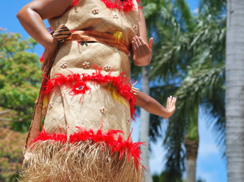 Vestido tradicional de Polinesia detalles. photo