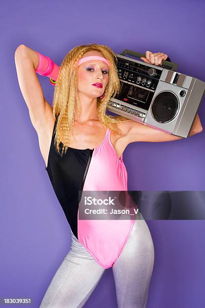Foto de 80s Girl E Um Gueto Blaster e mais fotos de stock de 1980-1989 - 1980-1989, estério portátil, Música