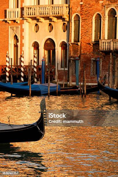 ヴェネチアのゴンドラには温かみのある照明 - イタリアのストックフォトや画像を多数ご用意 - イタリア, イタリア文化, イルミネーション