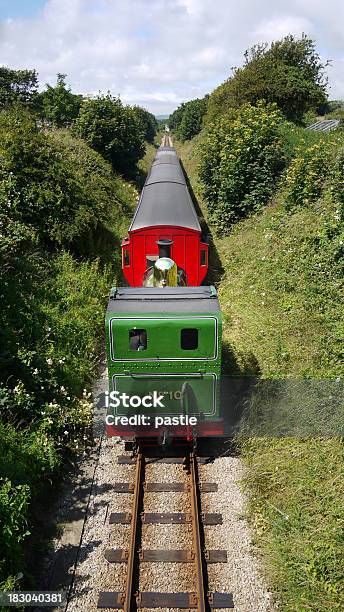 Photo libre de droit de Train Voyageant En Arrière banque d'images et plus d'images libres de droit de Train - Train, Île de Man, Cultures