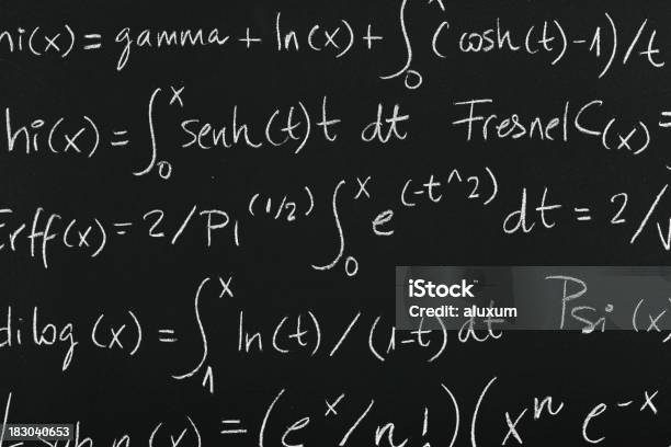 Mathematikstunde Stockfoto und mehr Bilder von Mathematische Formel - Mathematische Formel, Schreibtafel, Komplexität