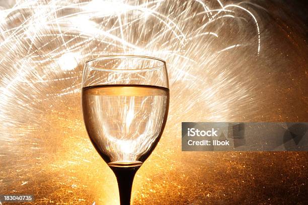 White Wine Stockfoto und mehr Bilder von Feuerwerk - Feuerwerk, Knallkörper, Weißwein