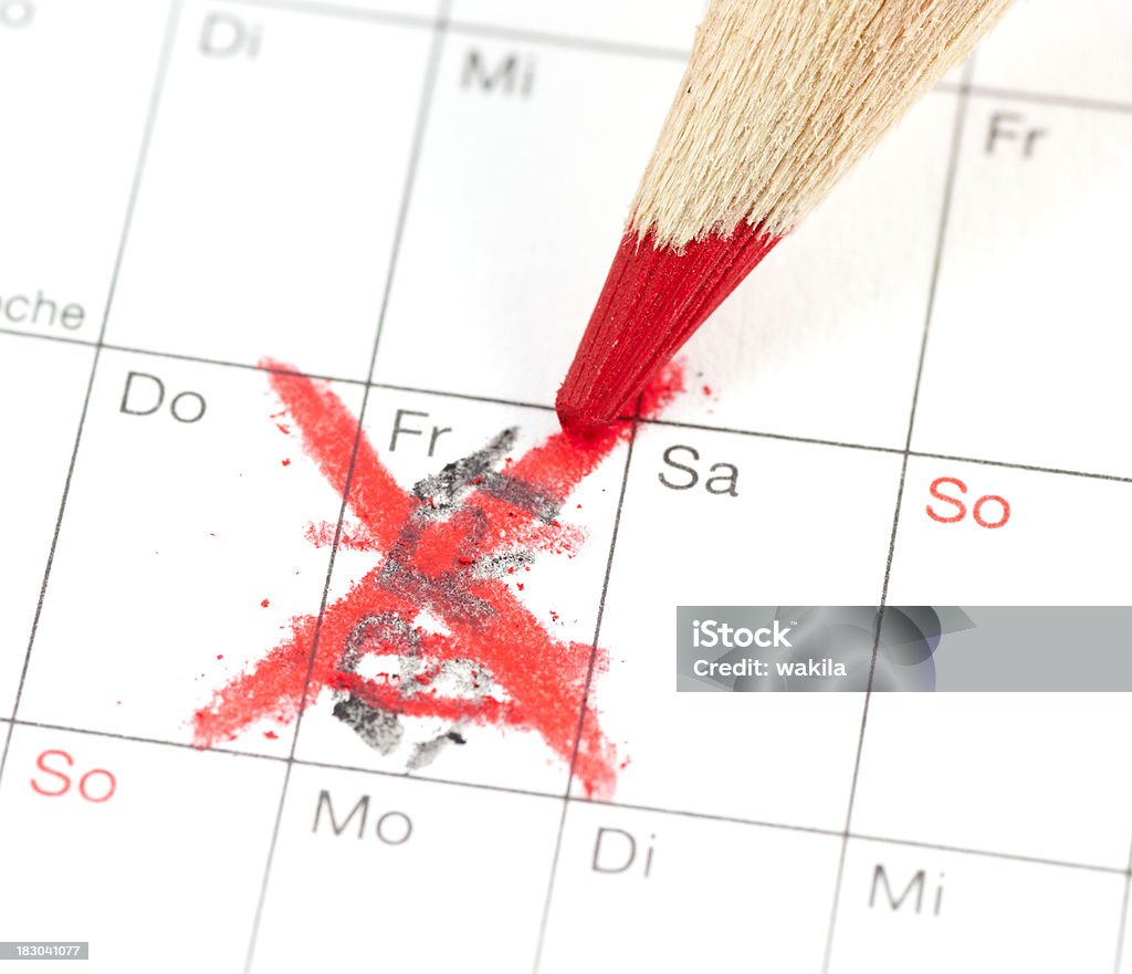 Calendário Termin absagen und rot durchstreichen - Foto de stock de Liberdade royalty-free