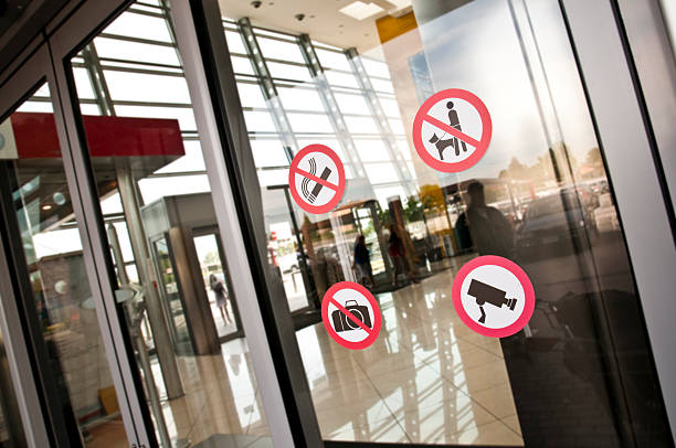 istock signs outside shopping mall 183041239