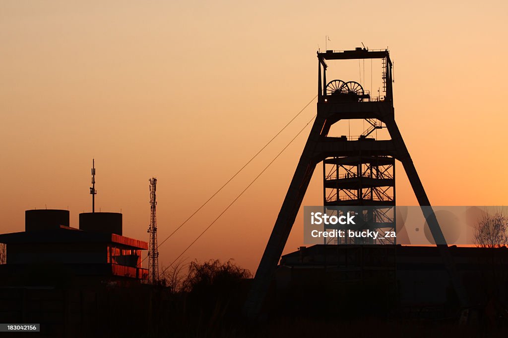 Gold lub platinum Kopalnia Głowa sprzęt w Johannesburg, REPUBLIKA PO £ UDNIOWEJ AFRYKI - Zbiór zdjęć royalty-free (Górnictwo)