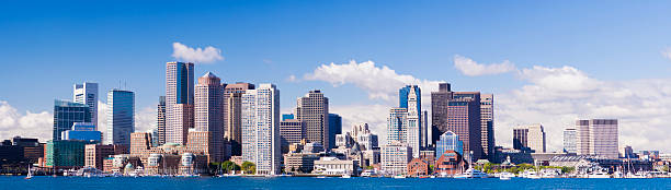 panoramablick auf die innenstadt von boston, die skyline der stadt, usa - clear sky urban scene boston massachusetts stock-fotos und bilder