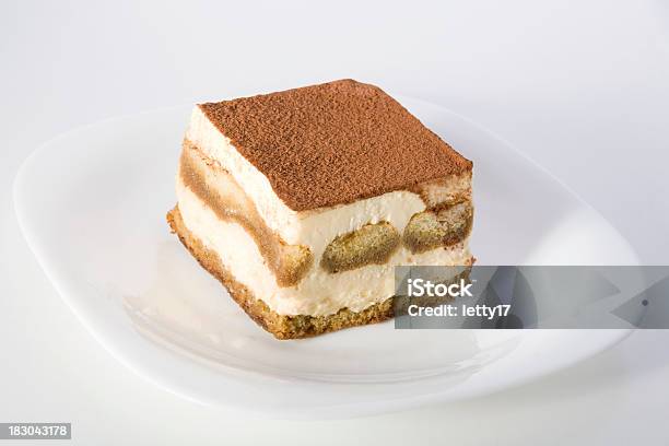 El Tiramisú Foto de stock y más banco de imágenes de Tiramisú - Tiramisú, Tarta - Postre, Alimento