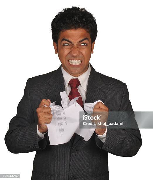Foto de Angry Indian Empresário Quebrando Um Documento e mais fotos de stock de Contrato - Contrato, Rasgar, Acordo