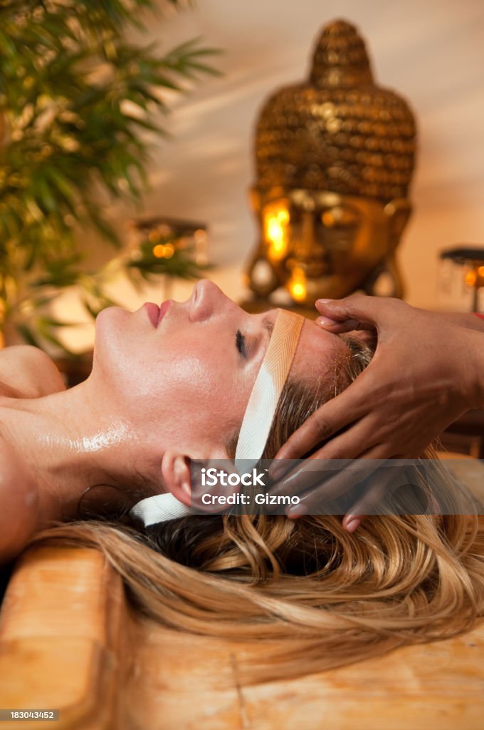 Massagem ayurvédica - Foto de stock de Adulto royalty-free