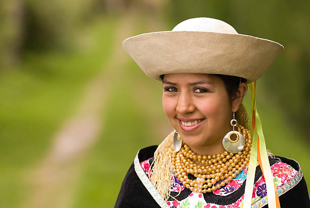 エクアドルの若い女性 - オタバロ ストックフォトと画像