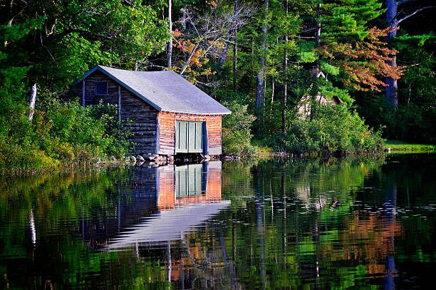 istock Old Boathouse on Lake Chocorua 183044697