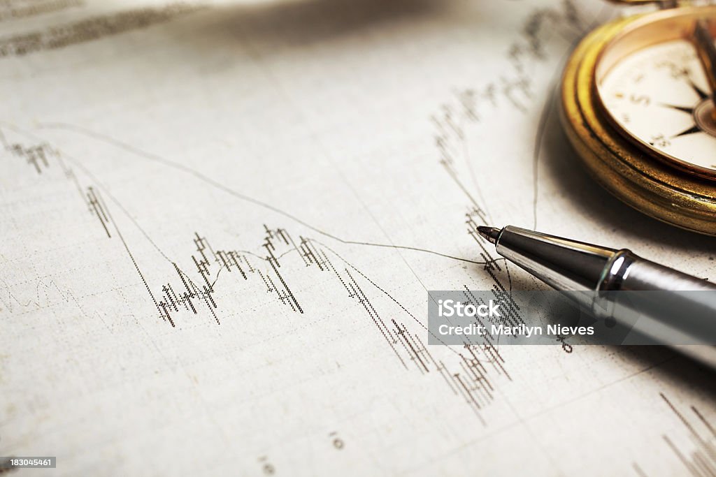 Análisis de las tendencias en stock - Foto de stock de Brújula libre de derechos