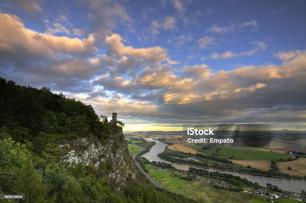 Perthshire Kinnoul Tower con vista sul panorama di sera luce. - Foto stock royalty-free di Perth - Scozia