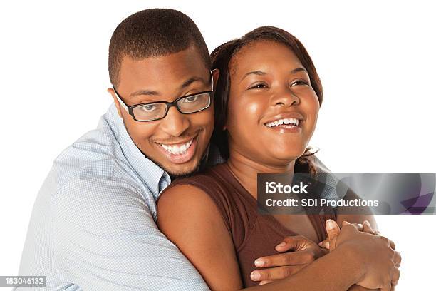 Engraçado Casal Jovem Isolado A Branco - Fotografias de stock e mais imagens de 20-29 Anos - 20-29 Anos, Adulto, Afro-americano