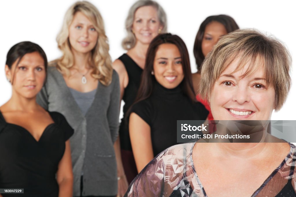 中年の女性と複数の女性 - よそいきの服のロイヤリティフリーストックフォト