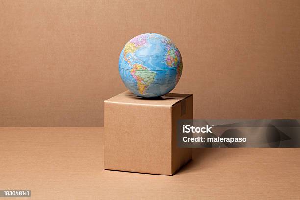 판지 상자 전 지구본에 대한 스톡 사진 및 기타 이미지 - 지구본, 행성, 상자