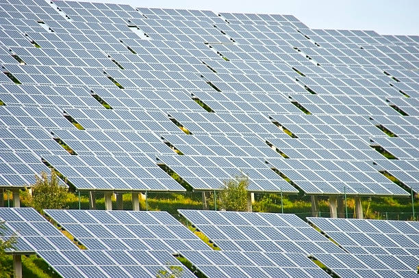 panele słoneczne solarpark - alternative engery zdjęcia i obrazy z banku zdjęć