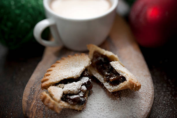 istock Christmas Scene; Mince pie 183049001