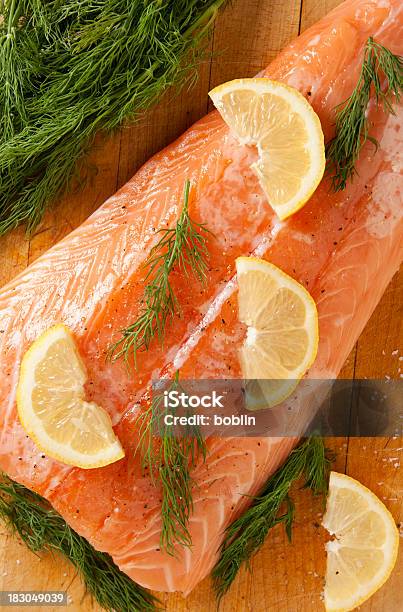 Salmone Fresco - Fotografie stock e altre immagini di Alimentazione sana - Alimentazione sana, Aneto, Cibi e bevande