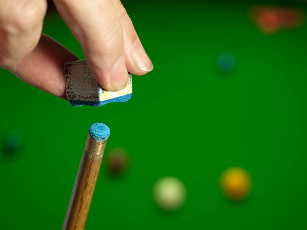 istock Chalking the cue before a game of Snooker 183049143