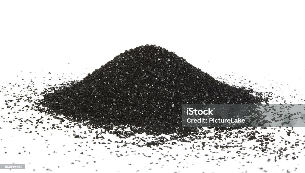 Активированный уголь порошок mound - Стоковые фото Уголь роялти-фри