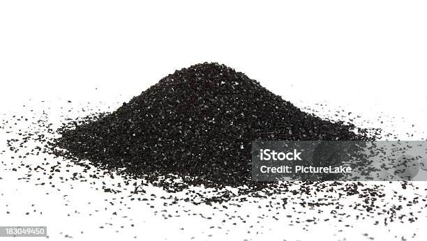 Активированный Уголь Порошок Mound — стоковые фотографии и другие картинки Уголь - Уголь, Частица, Белый